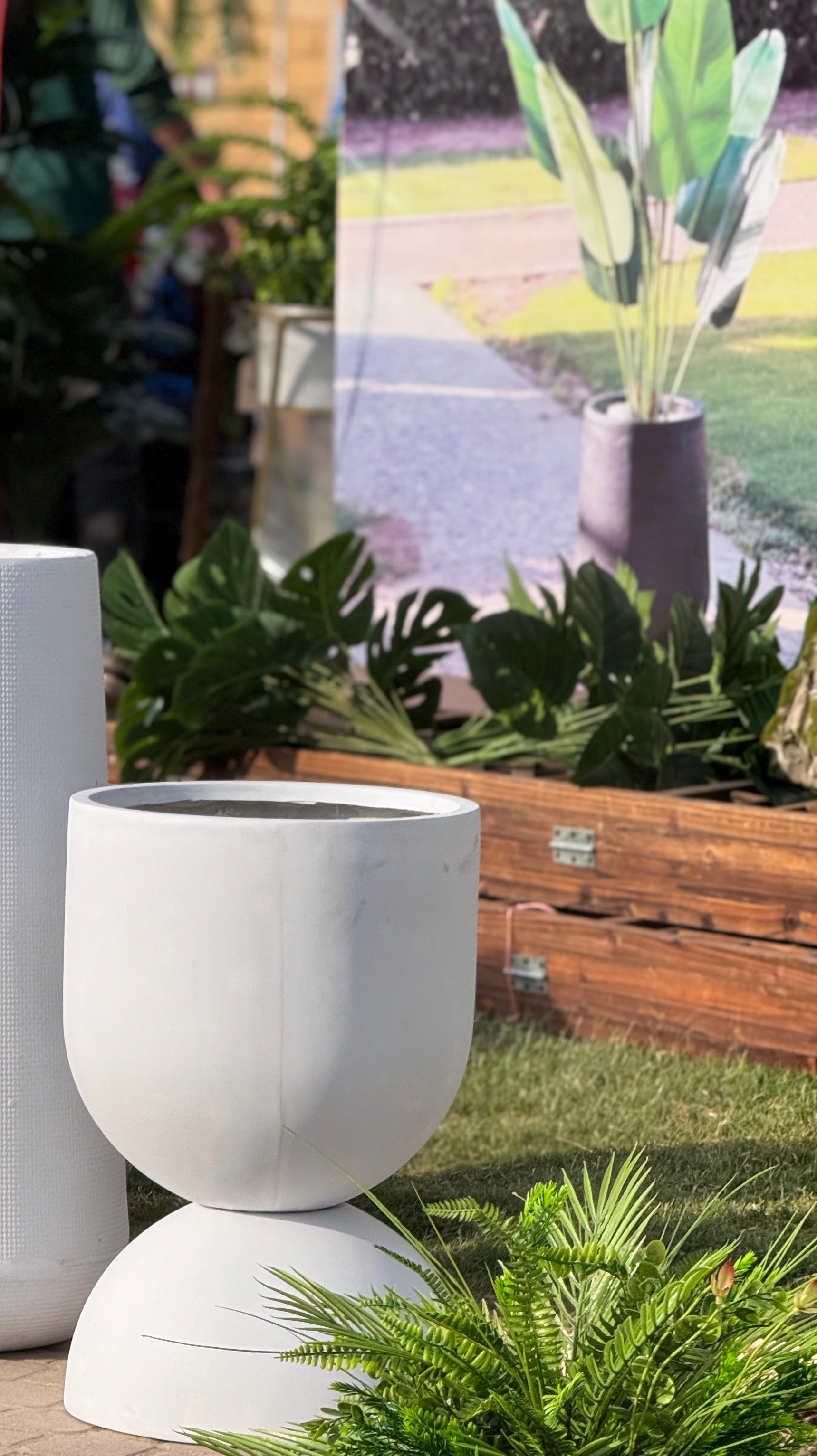 Inverted semicup planter