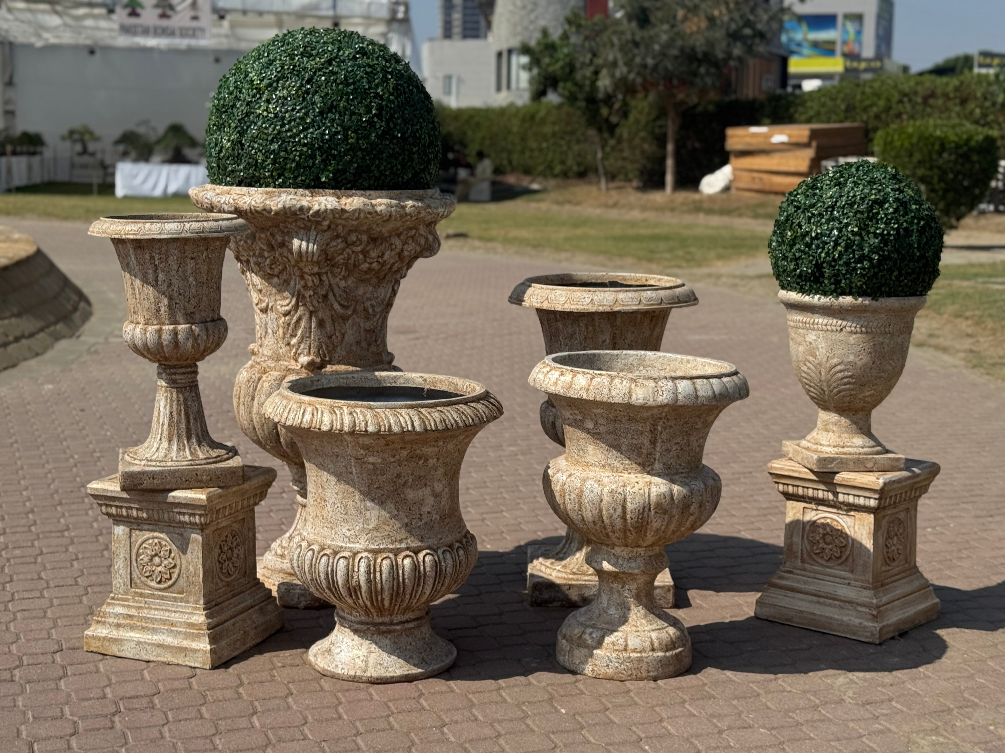 ROMAN PLANTERS -stone finish