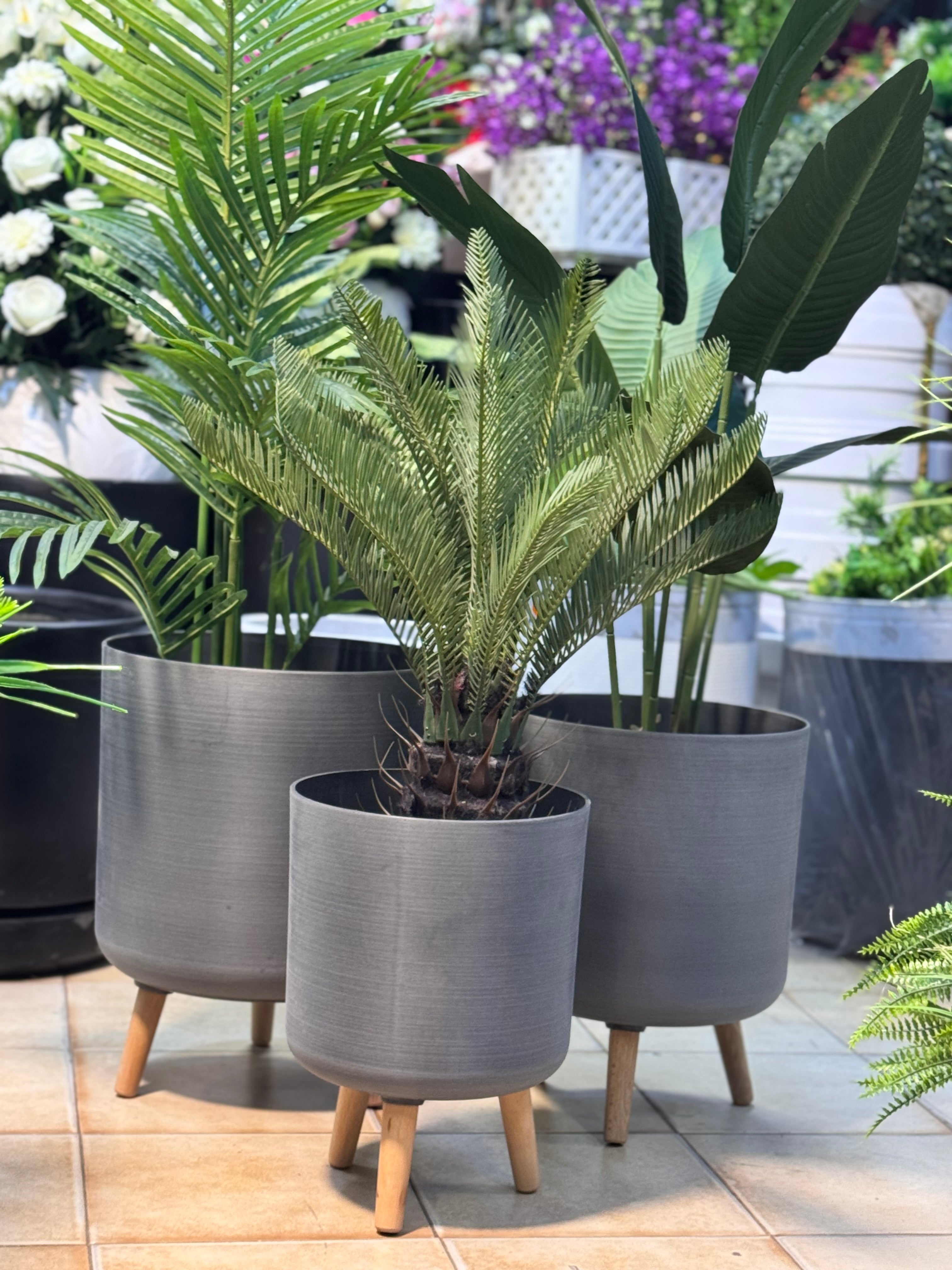 Modern tripod planter