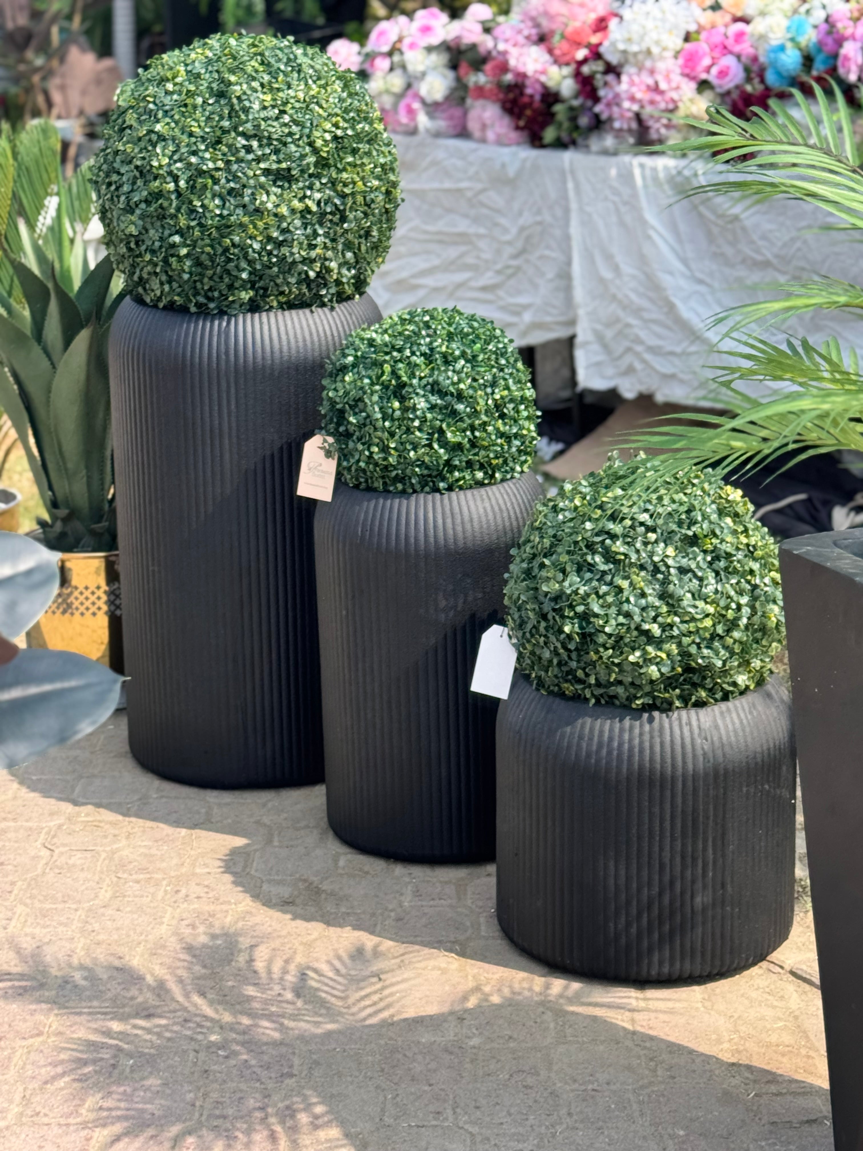 Ribbed planters
