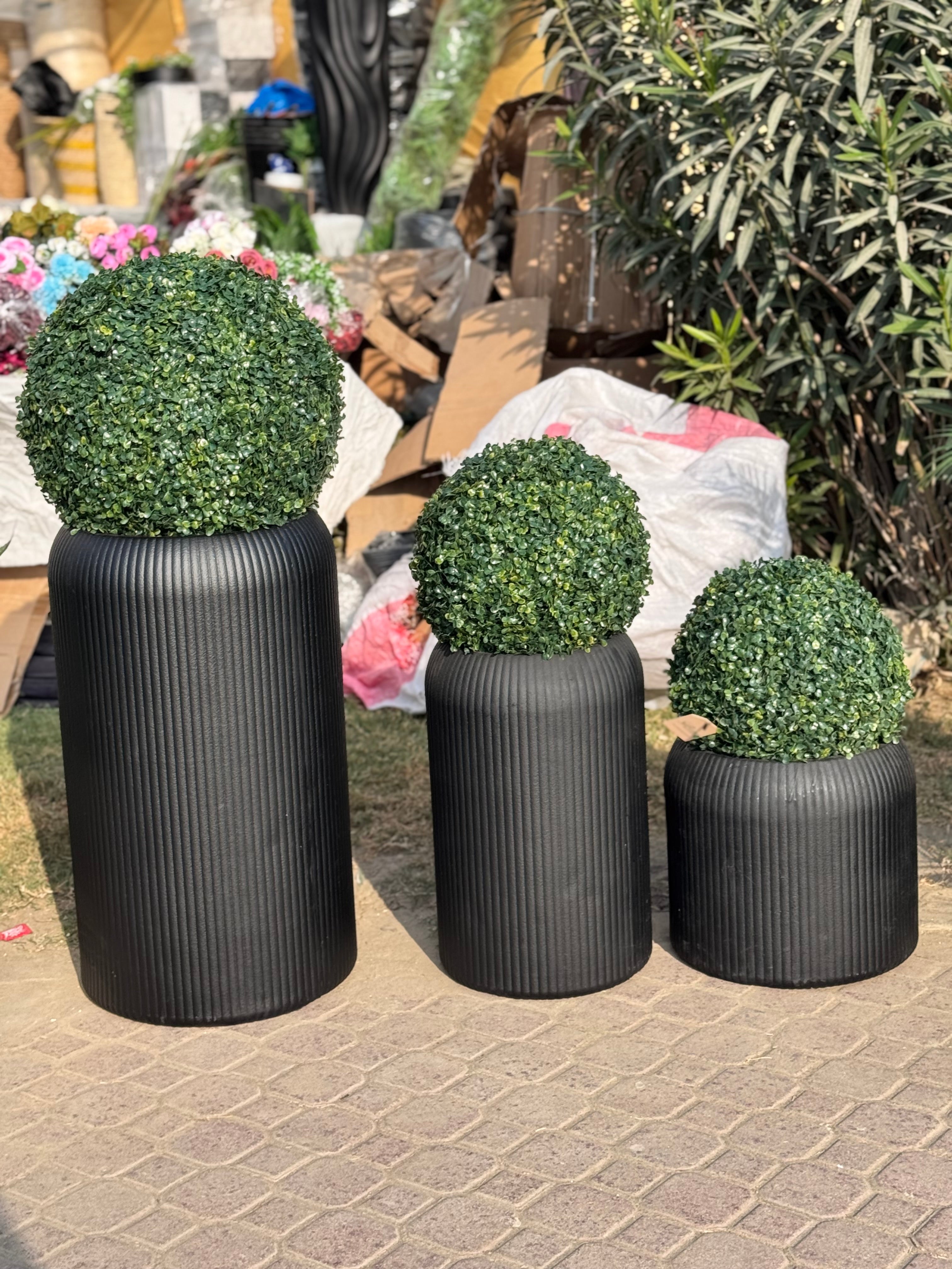 Ribbed planters