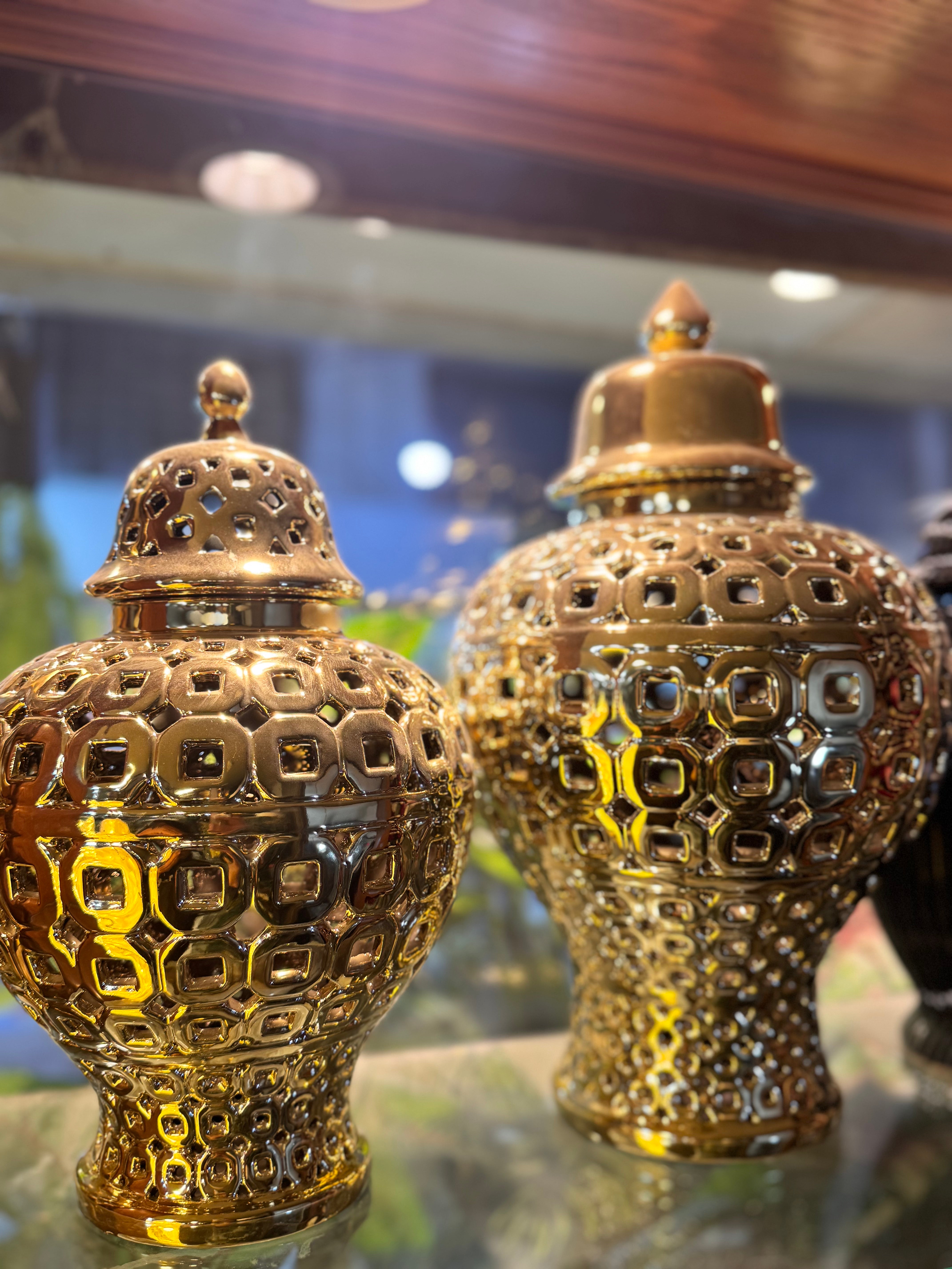 GINGER JARS CUTWORK SET