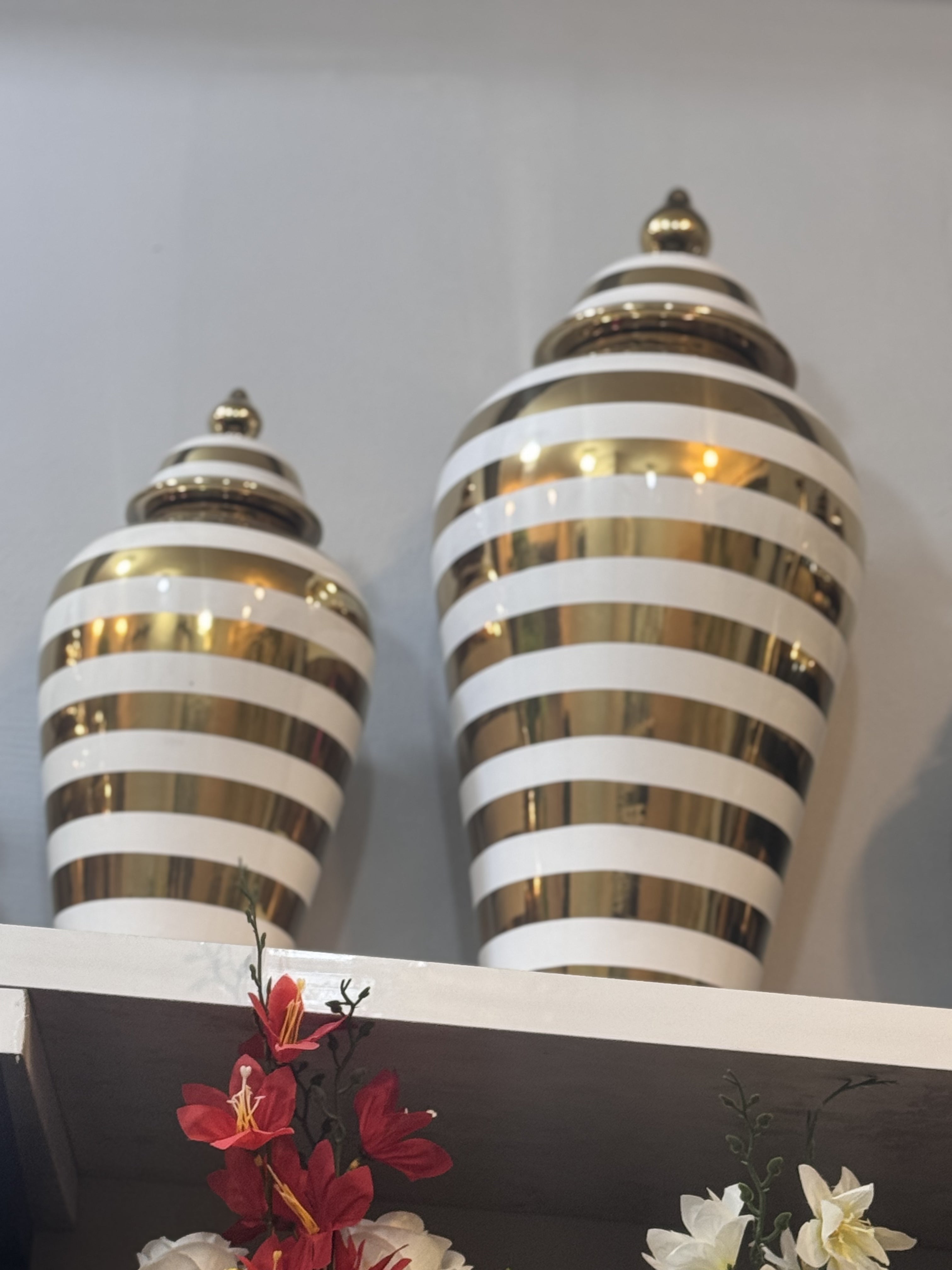 Black & Gold Ceramic Urn – A Statement of Luxury