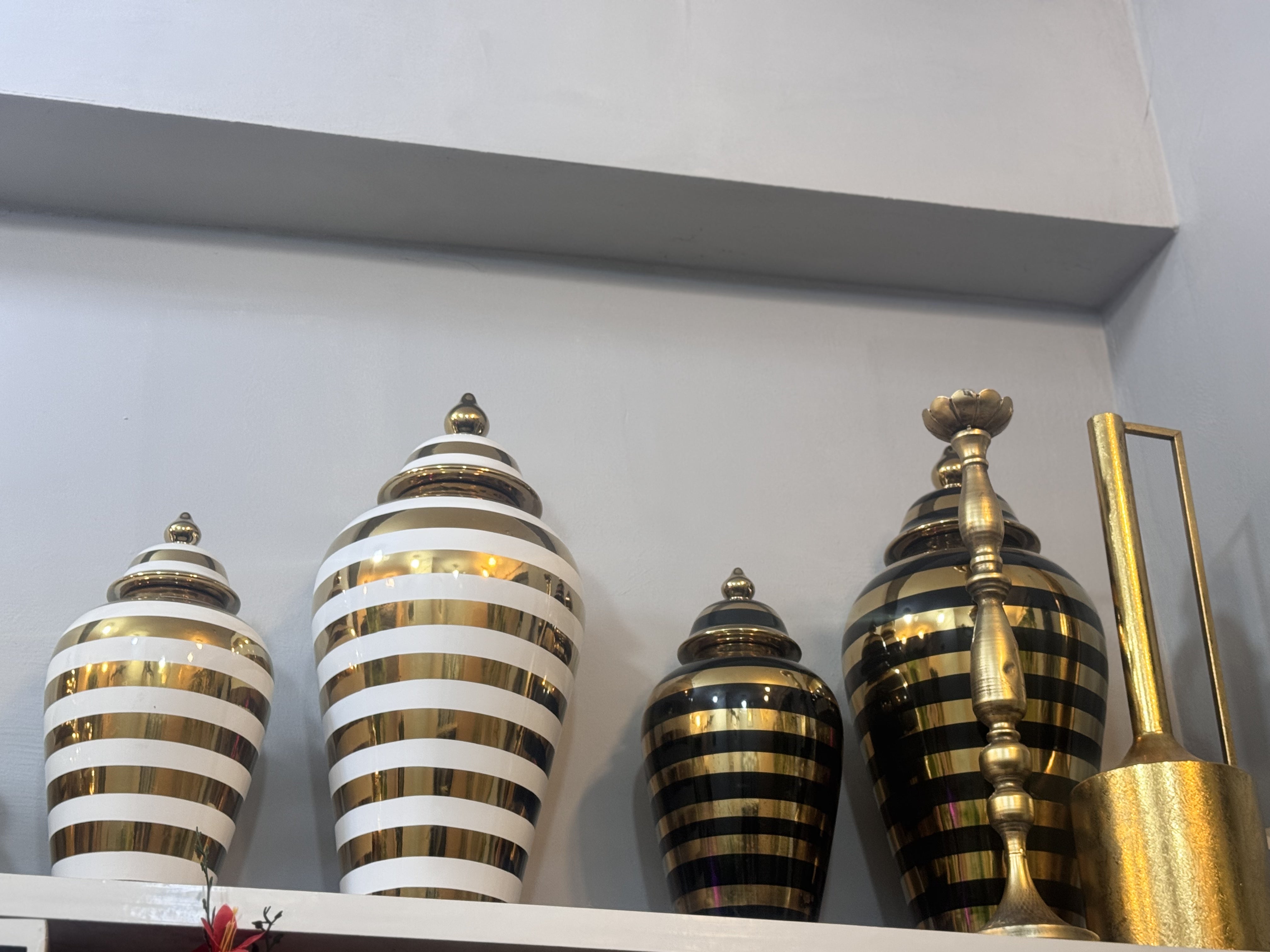 Black & Gold Ceramic Urn – A Statement of Luxury