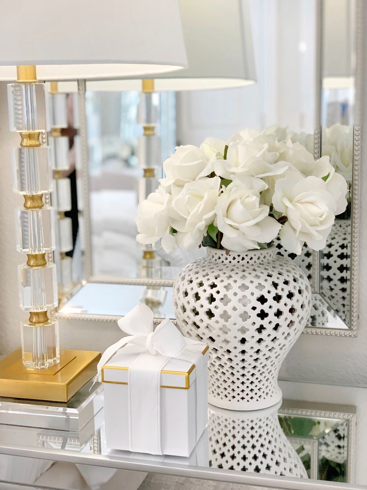 GINGER JARS CUTWORK SET