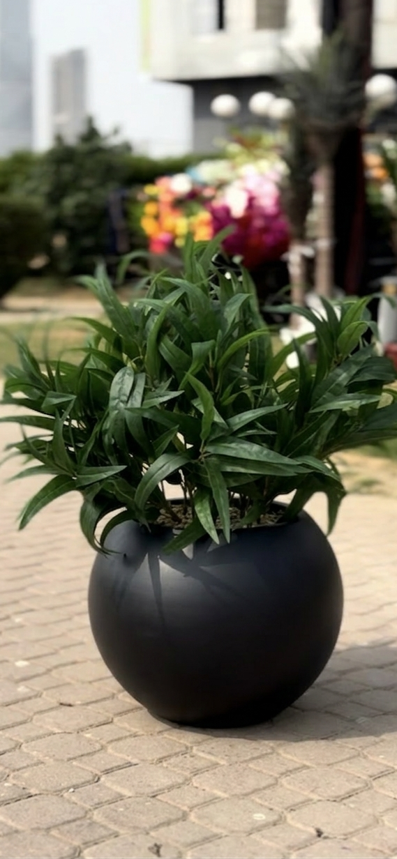 Premium leafy with sphere planter