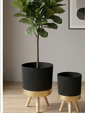 THE Zenith Tripod Planter Set