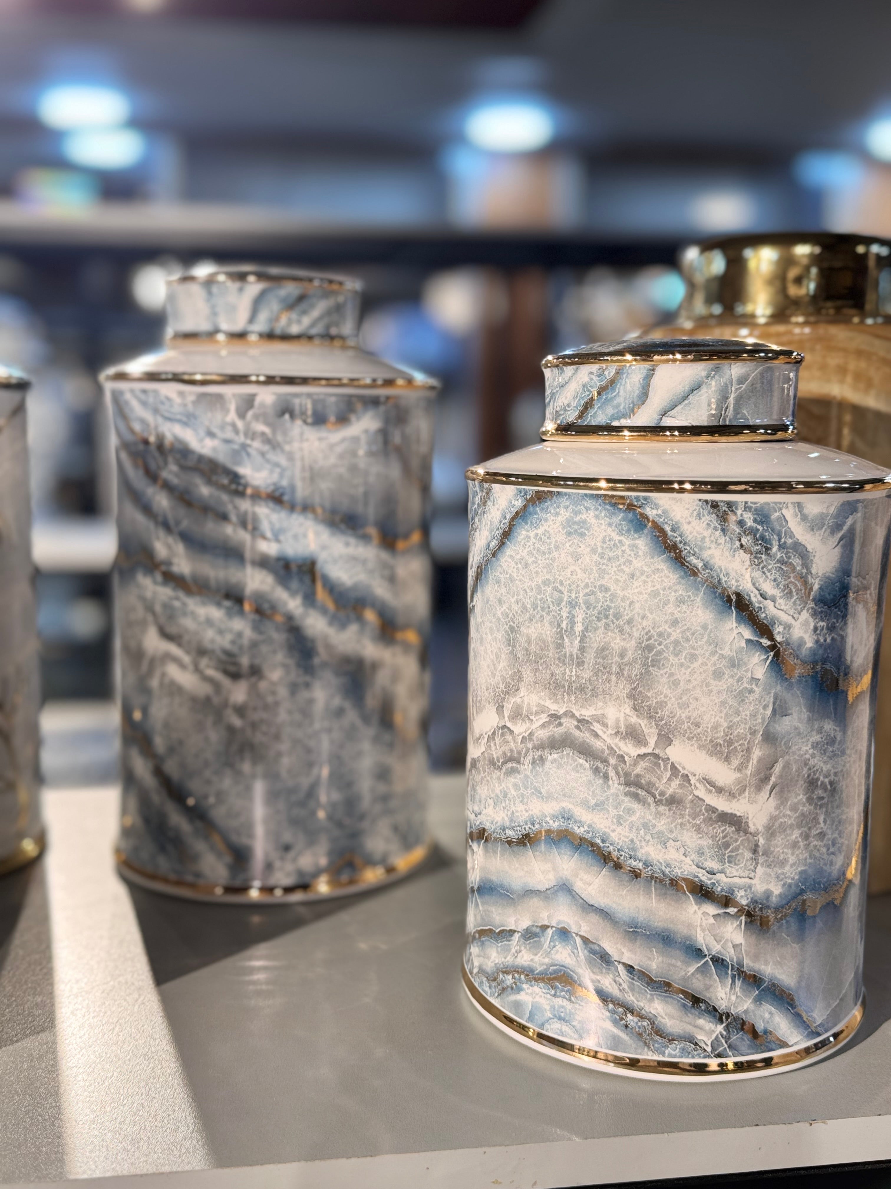 Cylinder shaped jar