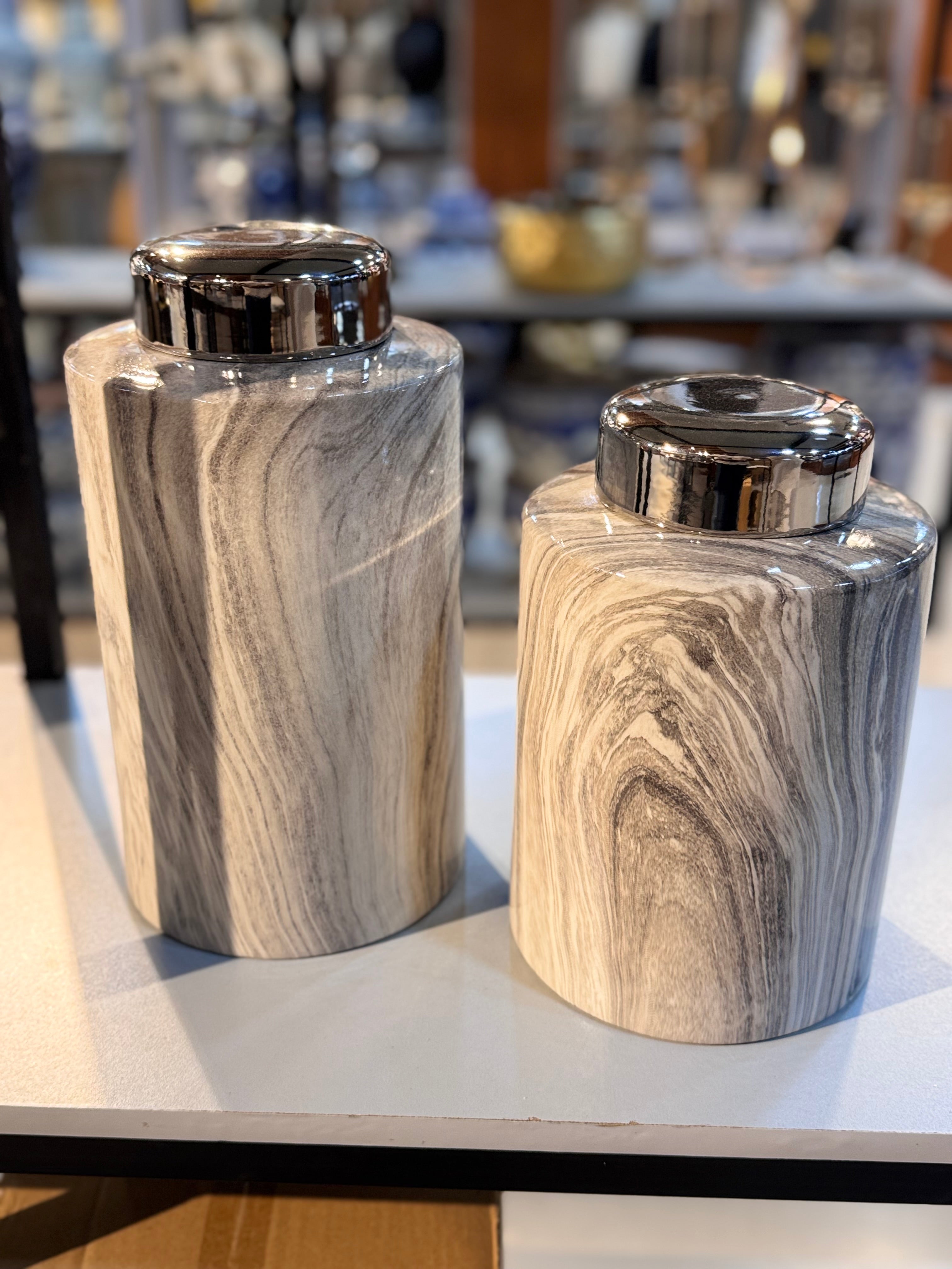 Cylinder shaped jar