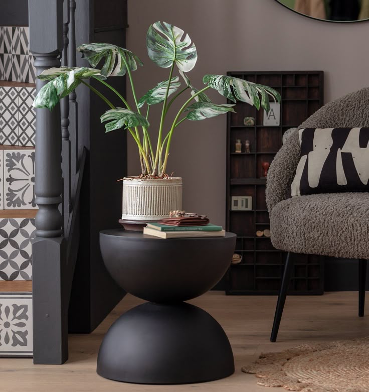 MODERN HOURGLASS coffee table